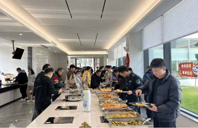 温暖迎春  共庆新年｜pg官方首页光电后勤保障在行动